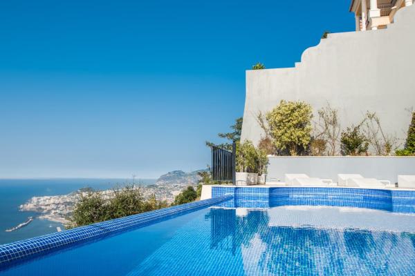 Luxury Terraced Villa at Palheiro Village, Buchen Sie  Hotels in Funchal mit Parkplatz, Parkplätze