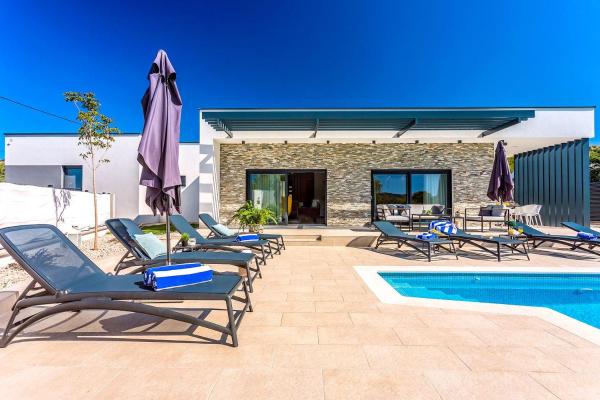 Villa Cande, Buchen Sie  Hotels in Gespanschaft Split-Dalmatien mit Pool, Schwimmbad