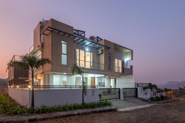 White House 3 BHK Villa With panoramic Hill Views, Glass Room, Outdoor Pool & Dam nearby, Réserver  Igatpuri 