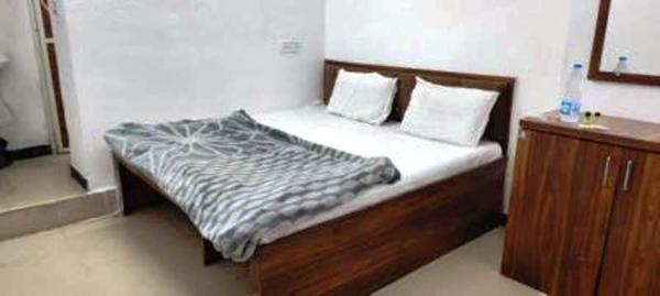 Hotel trilochan, Book  Sehore 