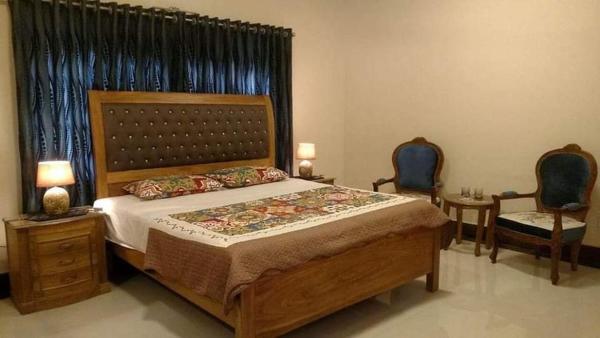 Karachi Rooms Nursery, Buchen Sie  PECHS Karachi