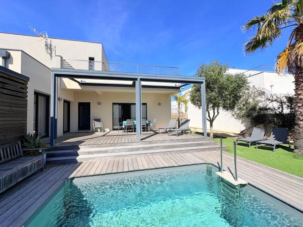 Villa contemporaine standing proche village Noël, Réserver  Hôtels à Corbières avec piscine, Piscine