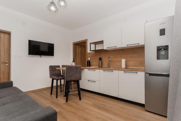 Apartamenty U Dragana, Buchen Sie  Hotels in Gespanschaft Split-Dalmatien mit Parkplatz, Parkplätze
