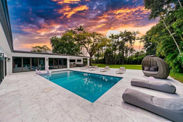 Two Neighboring Villas in The Heart of Miami, Buchen Sie  Hotels in Golden Glades mit Pool, Schwimmbad