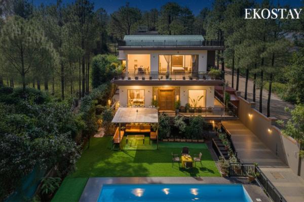 EKOSTAY - Bellwood Villa, Réserver  Hôtels à Maharashtra avec piscine, Piscine