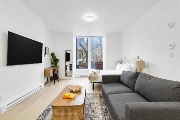 Le Mistral Modern Studios, Reserva ahora  Hoteles en Quebec con aparcamiento, Aparcamiento