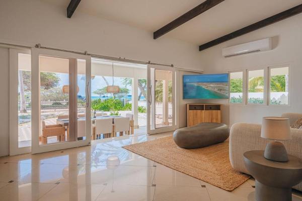 BrandNEw Oceanfront Villa Private HotTub and Pool, Prenota  Palm-Eagle Beach Aruba
