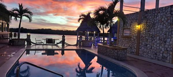 Hotel Y Restaurante Ranchitos Manglares, Reserva ahora  Hoteles con piscina en Francisco Morazan, Piscina