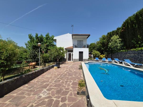 Villa Begonia, Buchen Sie  Hotels in Girona mit Pool, Schwimmbad