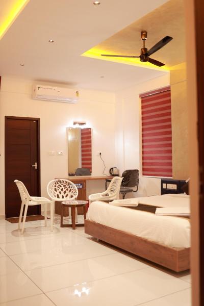 Masbah residency, Prenota  Hotel a Kerala con piscina, Piscina