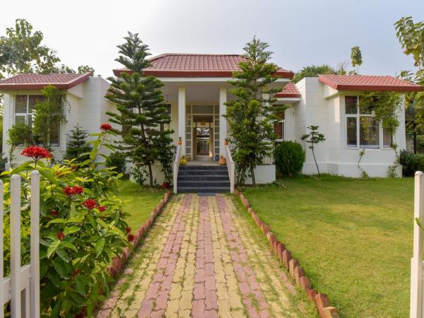 Ayut Sidhhi-3bhk Villa by DanCenter | Pvt Pool | Garden View, Prenota  Hotel a Rajasthan con piscina, Piscina