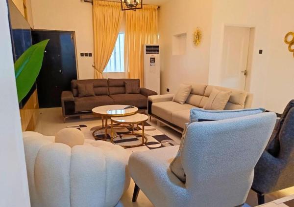 Signature Apartments, Buchen Sie Ferienwohnung Warri 