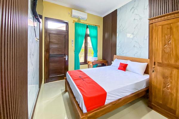 RedDoorz Syariah Permata Inn near Alun-Alun Cilacap