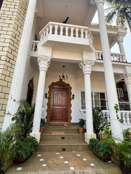 Kiki Stay- 2BHK Apartment with Pool, Buchen Sie Ferienwohnung Morjim 