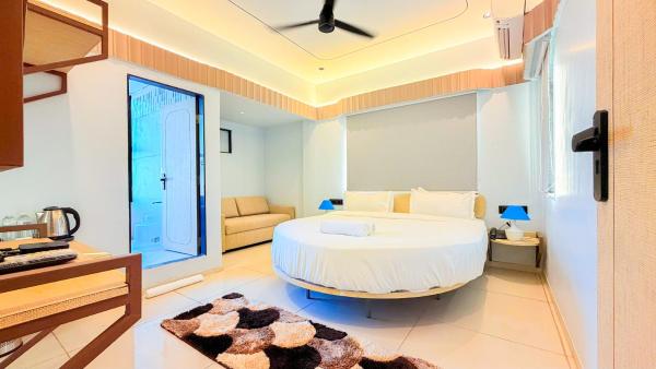 Hotel Nova Wave, Réserver  Rajkot 