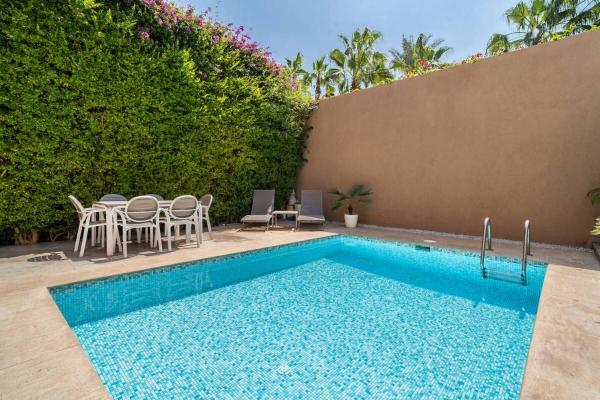 Villa Djenna piscine privée sans vis-à-vis, Buchen Sie  Hotels in Marrakech-Safi mit Parkplatz, Parkplätze