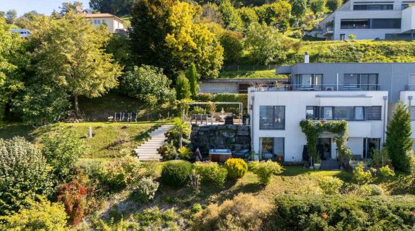 Spacious 3-Bedroom Villa in Montreux by GuestLee, Buchen Sie  Montreux 