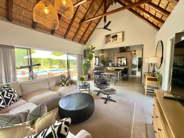 WildlifeEstateVilla-Pool-Boma-Bushlife, Buchen Sie  Hotels in Limpopo mit Parkplatz, Parkplätze
