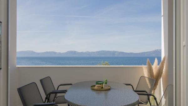 Apartman Sime Podaca-Makarska by Villas Guide, Buchen Sie  Hotels in Gespanschaft Split-Dalmatien mit Parkplatz, Parkplätze