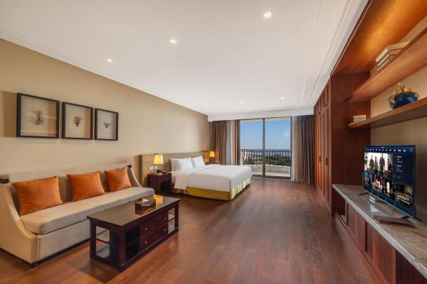 Qingdao Impression Hotel Golden Beach Beer City Branch, Prenota  Hotel con piscina a Shandong, Piscina