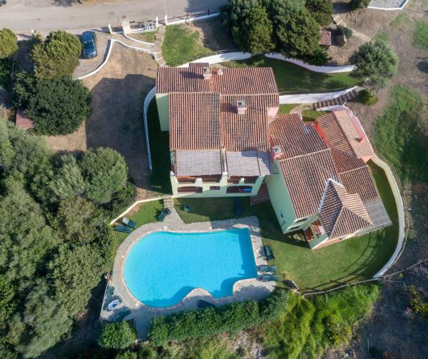 Charming Sea Villas-Villa Sleeps 6IN shared pool, Buchen Sie  Hotels in Cuile Pazzoni mit Parkplatz, Parkplätze