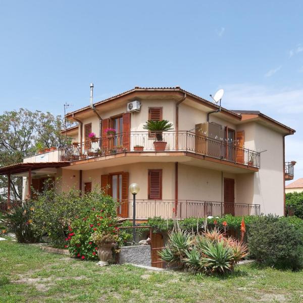Villa Nicole - CORALLO APARTMENT, Buchen Sie  Isca Marina Kalabrien