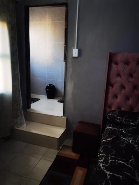 Yellow Stars Guesthouse AA, Buchen Sie  Johannesburg Gauteng