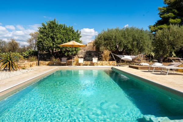 Villa Silvia with Swimming Pool by Wonderful Italy, Buchen Sie  Hotels mit Pool in Sizilien, Schwimmbad