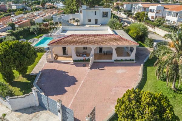 Villa Fontane Bianche-Private Pool, Buchen Sie  Hotels in Sizilien mit Parkplatz, Parkplätze