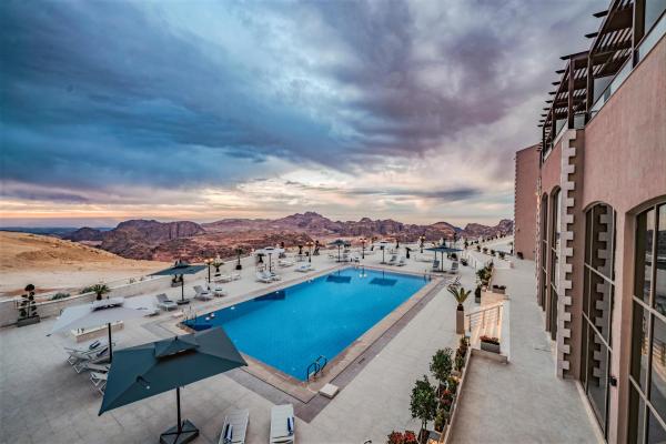 Petra Pillars Luxury Hotel, Reserva ahora  Hoteles con piscina en Petra, Piscina