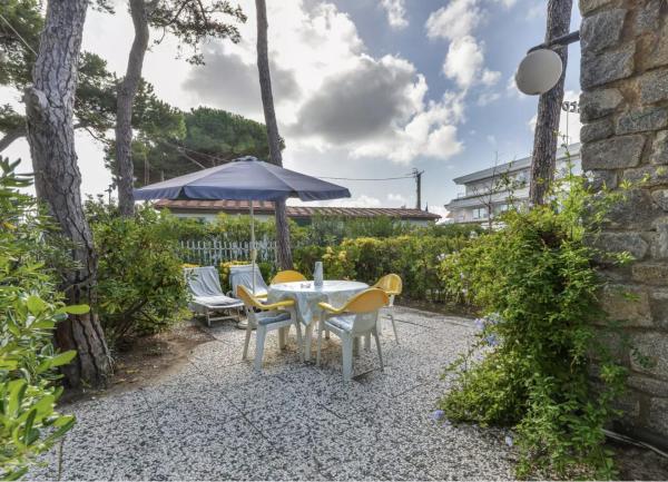 Villa Fantagali - appartamento 503 con giardino a 30mt dal mare, Reserva ahora  Hoteles en Elba con aparcamiento, Aparcamiento
