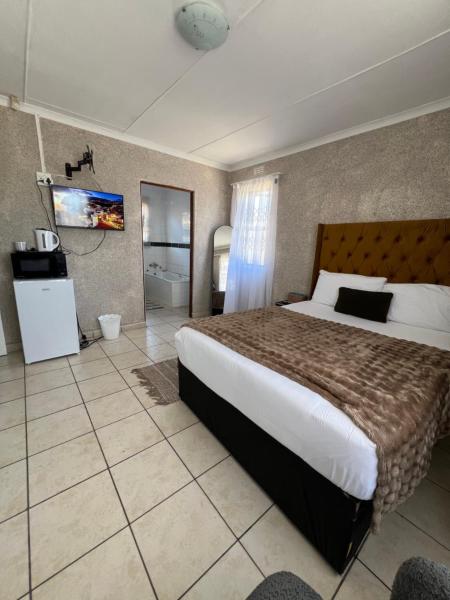 Zolas guest house, Book  Umtata Wild Coast, near Mthatha Plaza