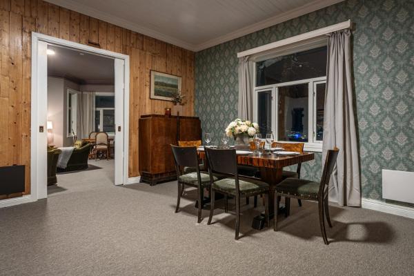 Kostersitz Villa, Reserva ahora  Hoteles en Troms og Finnmark con aparcamiento, Aparcamiento