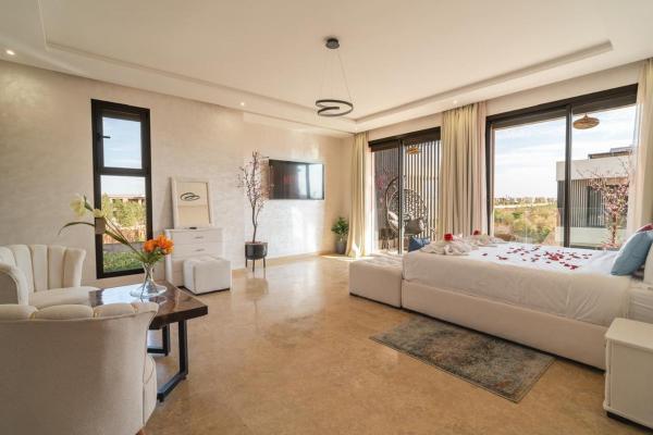 Luxury Villa Hammam Piscine chauffeé sans Vis Avis, Buchen Sie  Hotels in Marrakech-Safi mit Parkplatz, Parkplätze