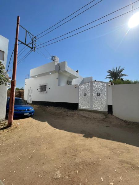 Quiet Villa, Reserva ahora  Hoteles en Quena con aparcamiento, Aparcamiento