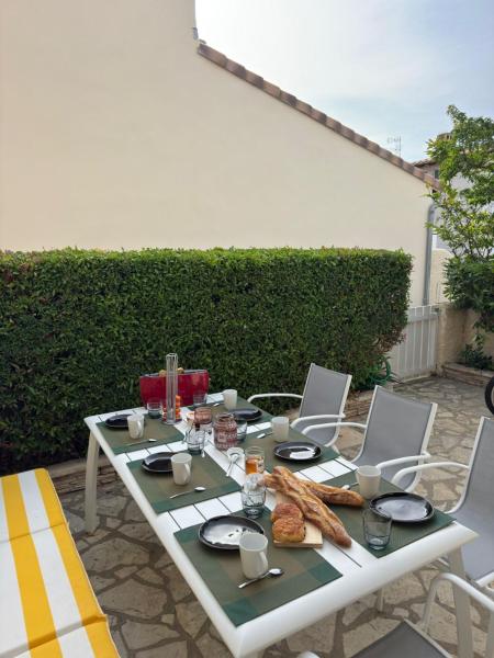 Village Occitan, Maison 8 pers, accès direct à la plage, wifi, parking, terrasse, Réserver  Hôtels à Hérault avec parking, Parking
