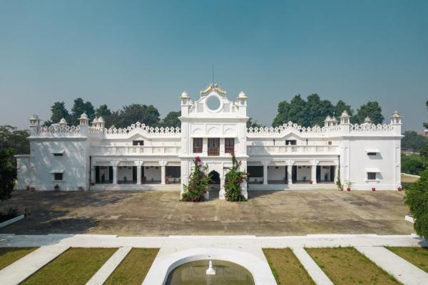 amã Stays & Trails- Anand Bhawan Palace, Tirwa, Kannauj, Réserver  Hôtels à Maharashtra avec piscine, Piscine