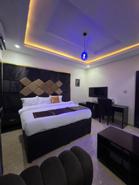 LEONS HOTELS and SUITES OWERRI, Buchen Sie  Hotels mit Pool in Owerri, Schwimmbad
