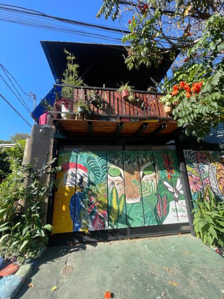 Hostel La petite maison 1, Réserver  Hôtels à Asuncion avec parking, Parking