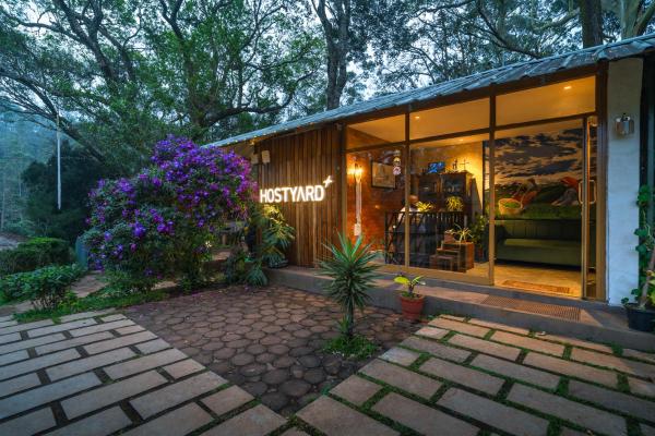 Hostyard Plantation Hostel, Prenota  Suryanelli Kerala