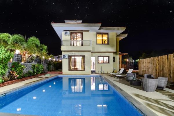 Giriraj Luxurious Villa, Réserver  Hôtels à Maharashtra avec piscine, Piscine