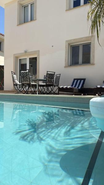 Townbeach Villa with Private Pool, Buchen Sie  Hotels mit Pool in Bezirk Larnaca, Schwimmbad
