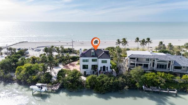 ONE Captiva- Gorgeous 6BR Gulf Front Villa, Prenota  Hotel a Wulfert con parcheggio, Parcheggio