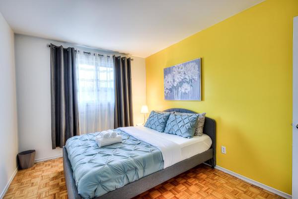 Beautiful and Cozy 3BR in Montreal West Island, Buchen Sie  Montreal 