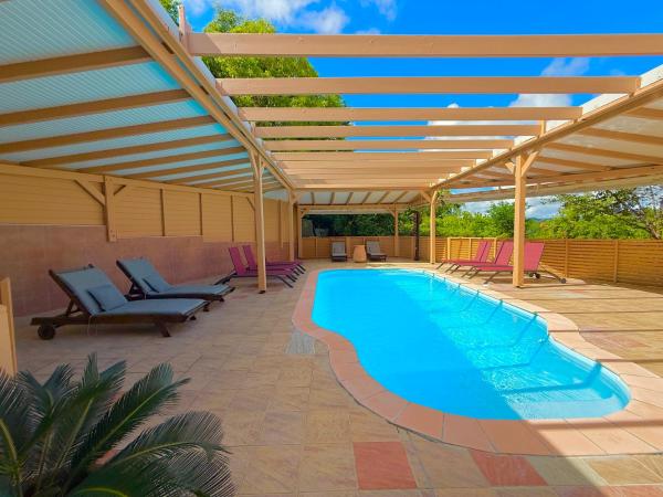 Villa Case Bourbon Piscine, Fitness et Jeux, Buchen Sie  Hotels mit Pool in Le Marin, Schwimmbad