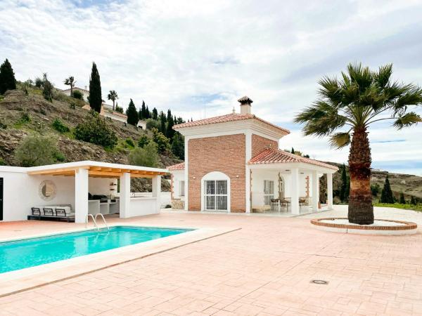 Renovated Villa With Panoramic Views In Competa, Buchen Sie  Hotels mit Pool in Axarquía, Schwimmbad