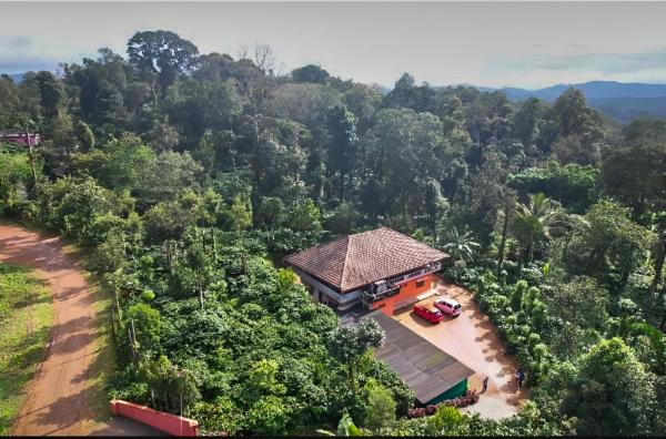 KOORGI RETREAT- Coorg, Réserver  Hôtels à Napoklu avec parking, Parking