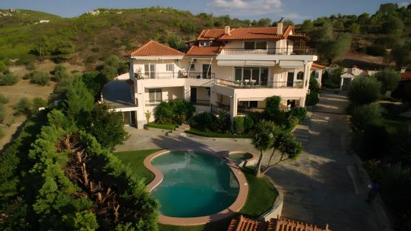 Ourdreamhouses Lake Hereou Loutraki, Prenota  Hotel con piscina a Corinthia Regional Unit, Piscina