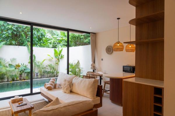 Modern 1BR Pool Villa with Balcony in North Canggu, Reserva ahora  Hoteles con piscina en Bali, Piscina