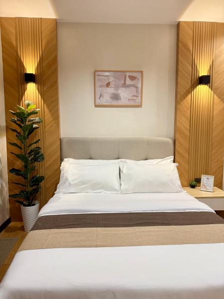 Lafontana Hometel, Prenota  Hotel a Visayas con parcheggio, Parcheggio